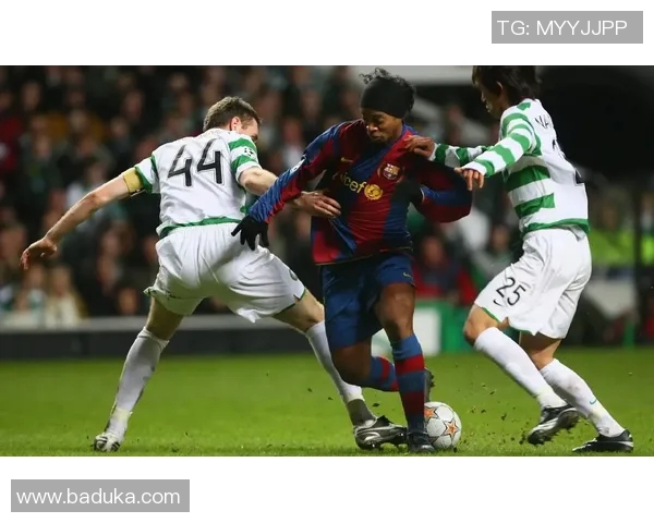 足球明星帅气风采集锦绝美瞬间展现全能球场魅力与个性