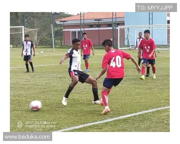 民间足球队崛起 十大明星球员展现非凡实力与激情