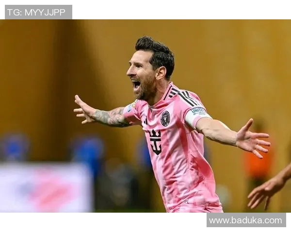 足球传奇人物纵横:从贝利到梅西的伟大时刻与传奇之路